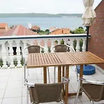 J&d Apartment
